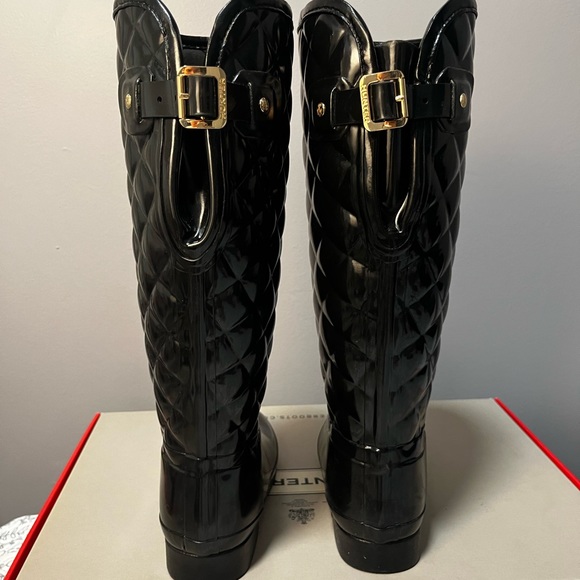 Women's Refined Slim Fit Adjustable Quilted Tall Rain Boots - Picture 4 of 7